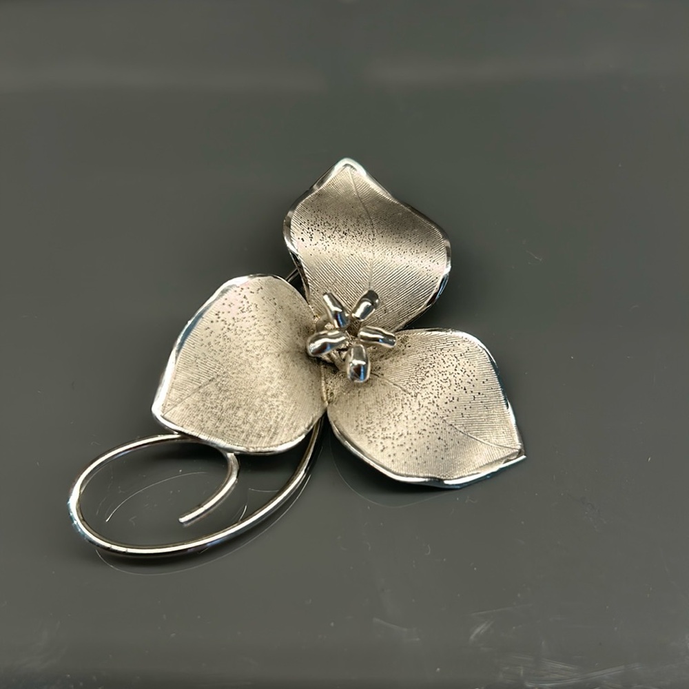 Vintage Bond Boyd Trillium Brooch